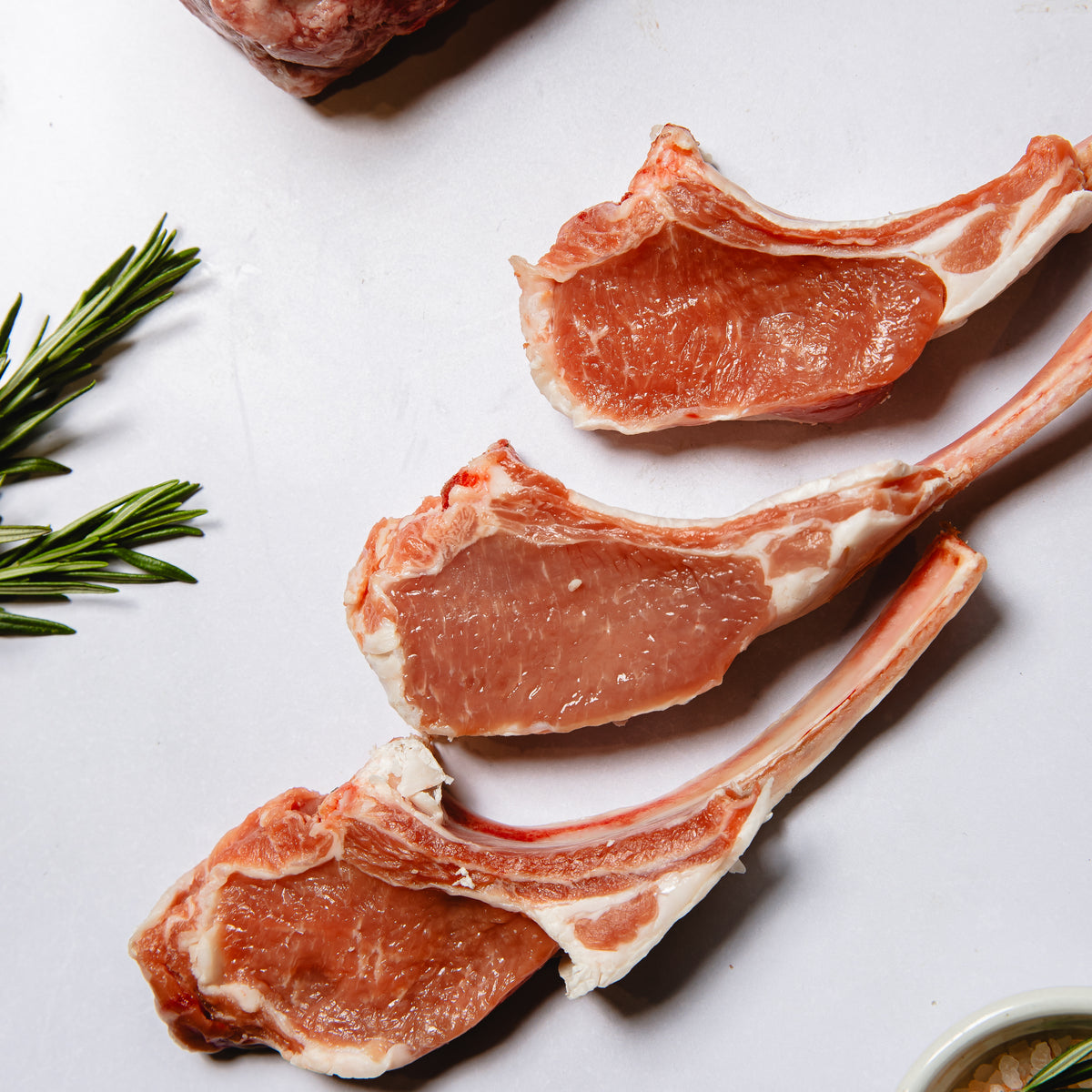Lams Frenched Racks, premium en ambachtelijk | halal vlees | Sardi Amsterdam